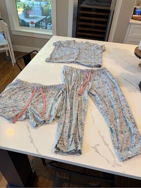 Lucky Brand Women’s Floral Pajama Set in Heather Gray with Pink Drawstrings - M